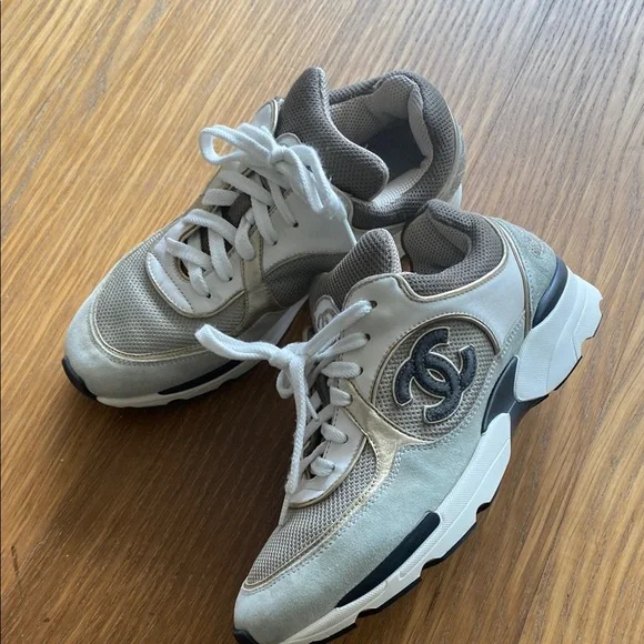 Chanel Women Interlocking CC Logo Low Top Suede Sneakers Shoes Size 8 - Picture 2 of 8